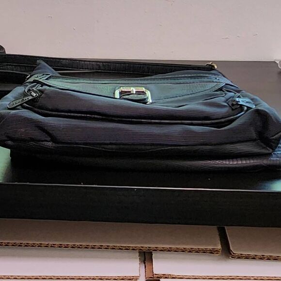 Multi Sac Black and Navy Crossbody Bag - Picture 8 of 12